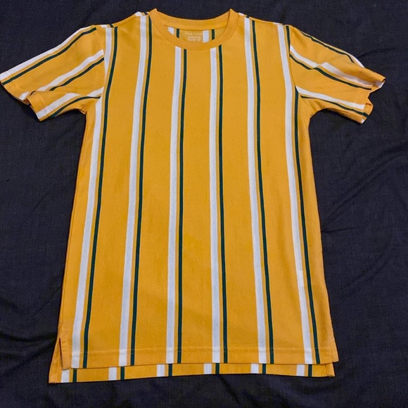 T-Shirt - Picture 1 of 3